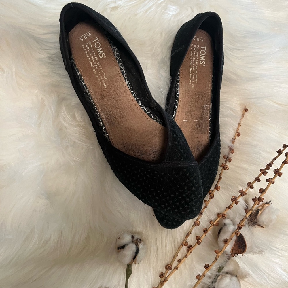 TOMS Black perforated Jutti Flats